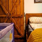 Wooden Paradise Next To Gondola * בנסקו